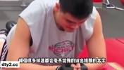 相当意外！姚明和詹姆斯生涯交手11次，姚明赢下了其中的8次！