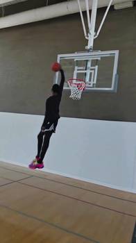 米切尔展示高难度扣篮！这个要放在扣篮大赛，要变成三个动作🏀