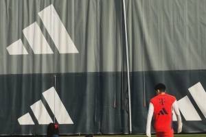 图片报：孔帕尼组织拜仁家庭日活动，现场提供了烧烤、冰淇淋车等