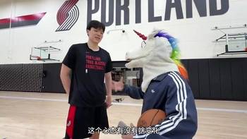 杨瀚森：偶像约基奇打我应该10-0开吧！他那手是真好使啊！